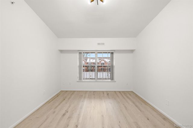 28251 S Pointe Lane, Chesterfield Township, MI 48051