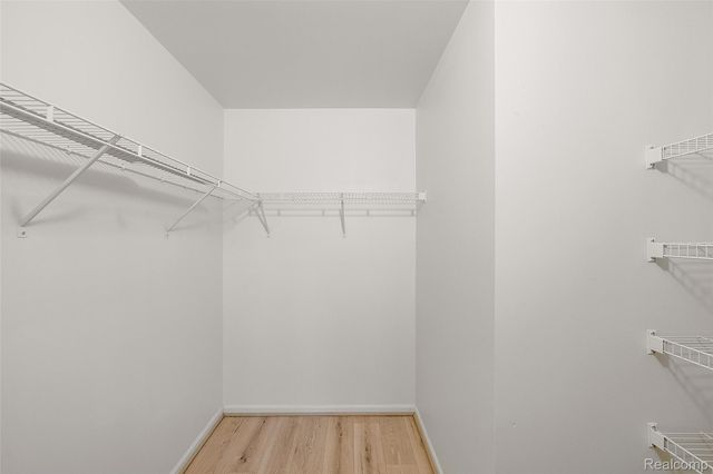 28251 S Pointe Lane, Chesterfield Township, MI 48051