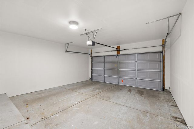 28251 S Pointe Lane, Chesterfield Township, MI 48051