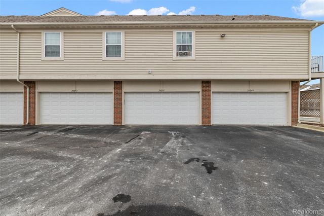 28251 S Pointe Lane, Chesterfield Township, MI 48051