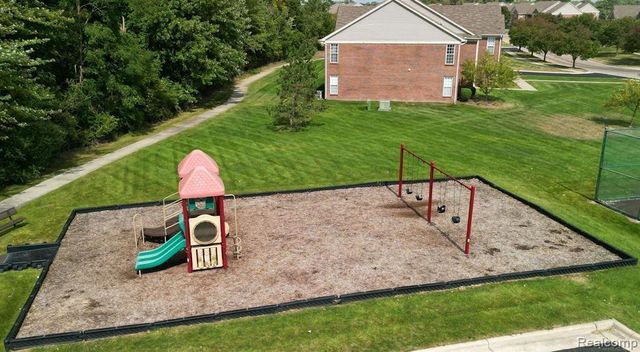 28251 S Pointe Lane, Chesterfield Township, MI 48051