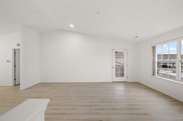 28251 S Pointe Lane, Chesterfield Township, MI 48051