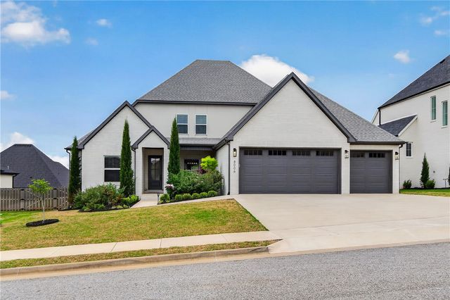 8006 W Claverton Street, Rogers, AR 72758