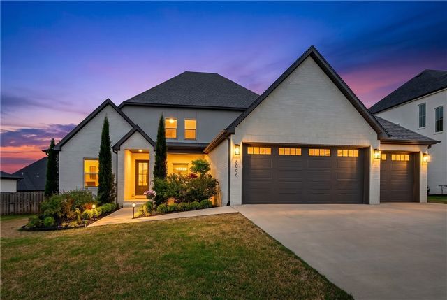 8006 W Claverton Street, Rogers, AR 72758