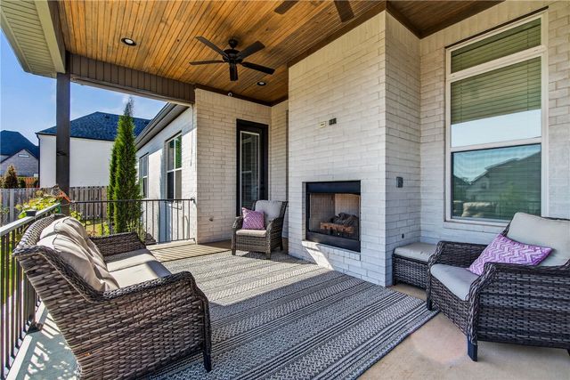 8006 W Claverton Street, Rogers, AR 72758