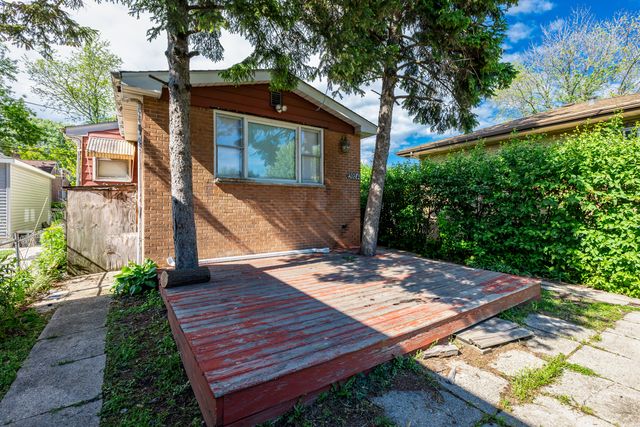 3924 W GREENLEAF Avenue, Lincolnwood, IL 60712