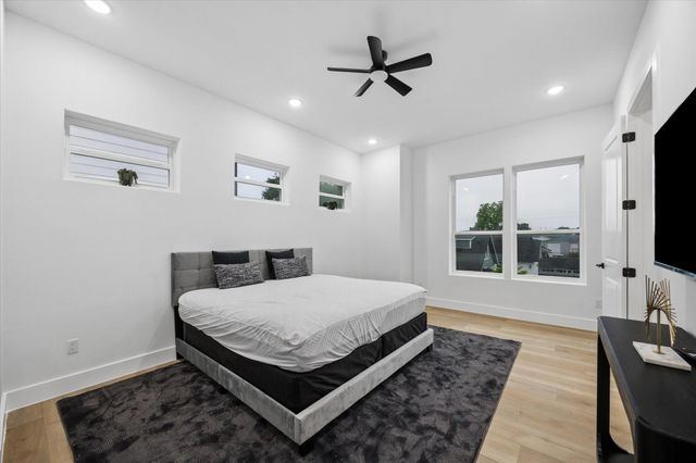 120 Velasco Street, Houston, TX 77003