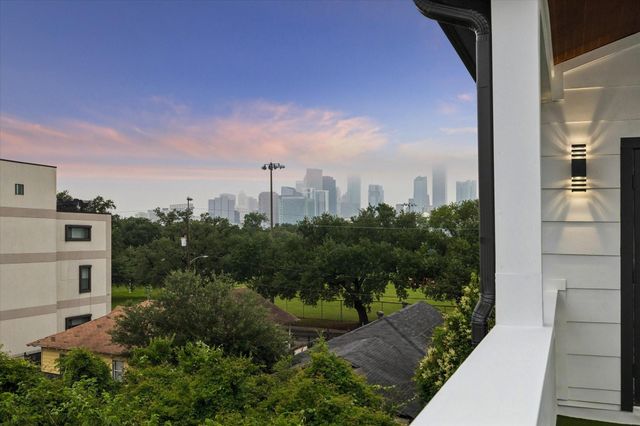 120 Velasco Street, Houston, TX 77003