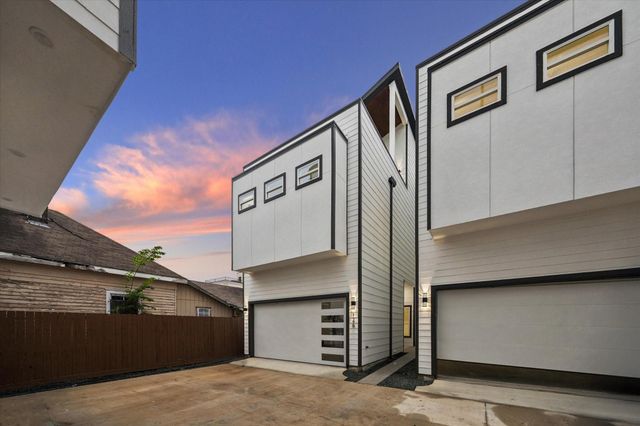 120 Velasco Street, Houston, TX 77003