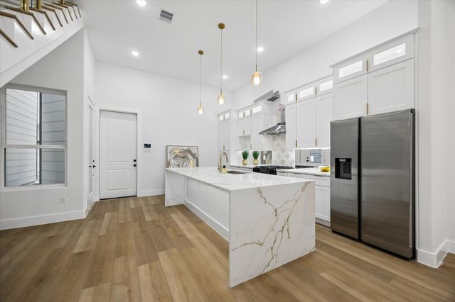 120 Velasco Street, Houston, TX 77003