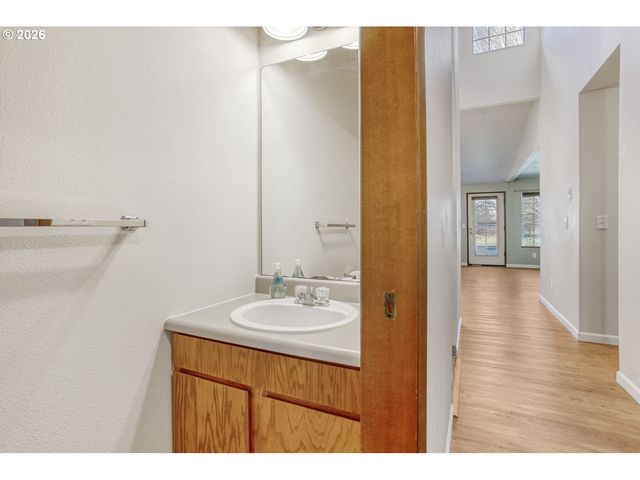 13775 Sw SCHOLLS FERRY Rd, Beaverton, OR 97008