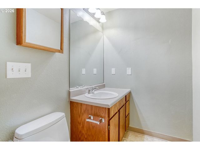 13775 Sw SCHOLLS FERRY Rd, Beaverton, OR 97008