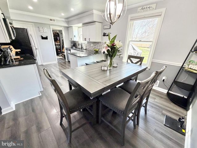 3 EVERGREEN LN, Burlington, NJ 08016