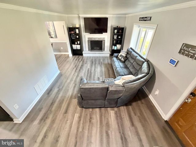 3 EVERGREEN LN, Burlington, NJ 08016