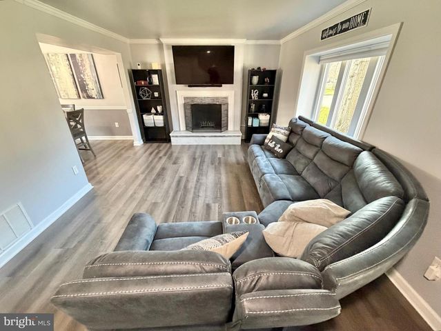 3 EVERGREEN LN, Burlington, NJ 08016
