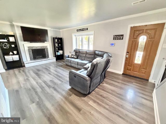 3 EVERGREEN LN, Burlington, NJ 08016