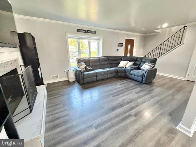 3 EVERGREEN LN, Burlington, NJ 08016