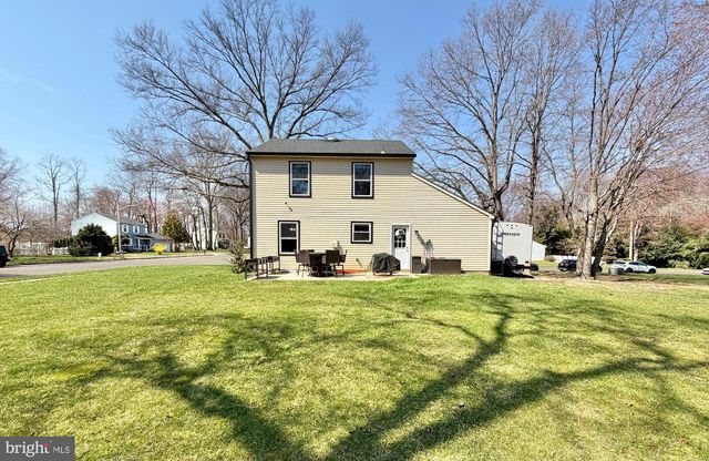 3 EVERGREEN LN, Burlington, NJ 08016