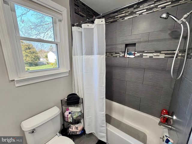 3 EVERGREEN LN, Burlington, NJ 08016