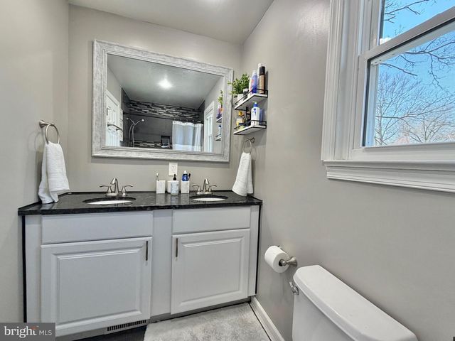 3 EVERGREEN LN, Burlington, NJ 08016