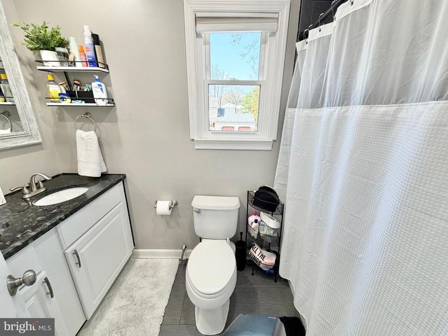 3 EVERGREEN LN, Burlington, NJ 08016