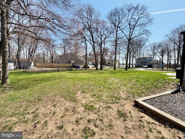 3 EVERGREEN LN, Burlington, NJ 08016