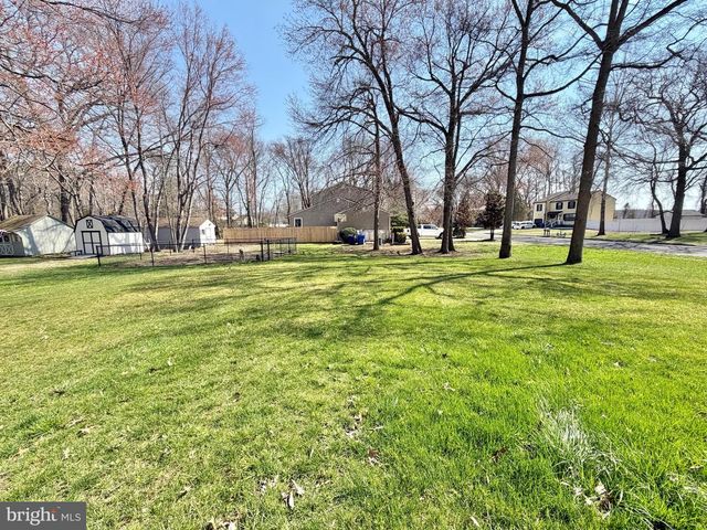 3 EVERGREEN LN, Burlington, NJ 08016