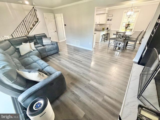 3 EVERGREEN LN, Burlington, NJ 08016