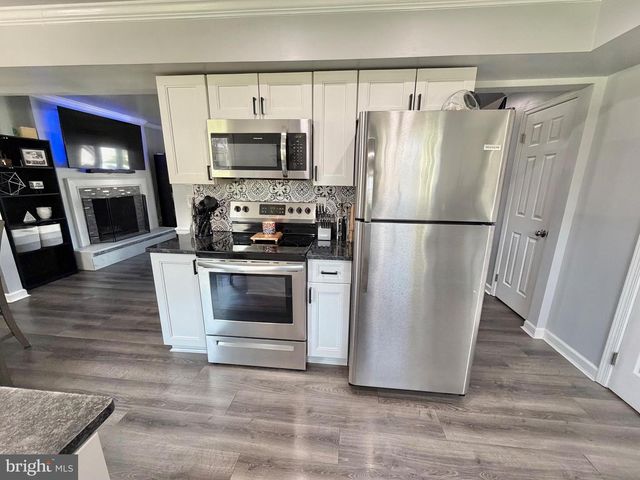 3 EVERGREEN LN, Burlington, NJ 08016