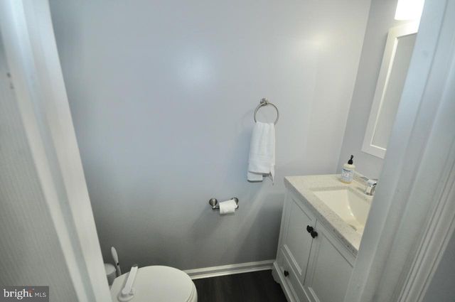 3 EVERGREEN LN, Burlington, NJ 08016