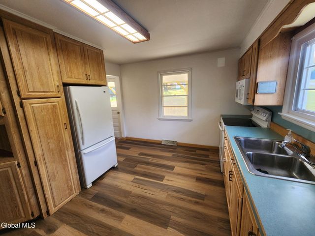 287 County Rd 101, Johnstown, NY 12078