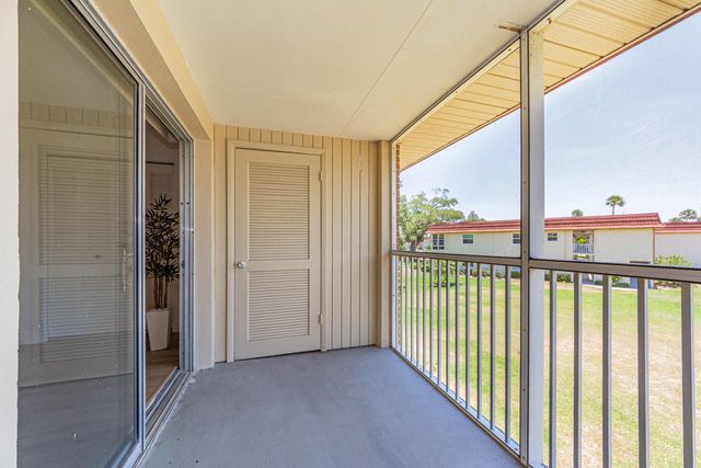 60 Woodland Drive 204, Vero Beach, FL 32962