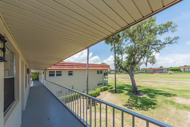 60 Woodland Drive 204, Vero Beach, FL 32962