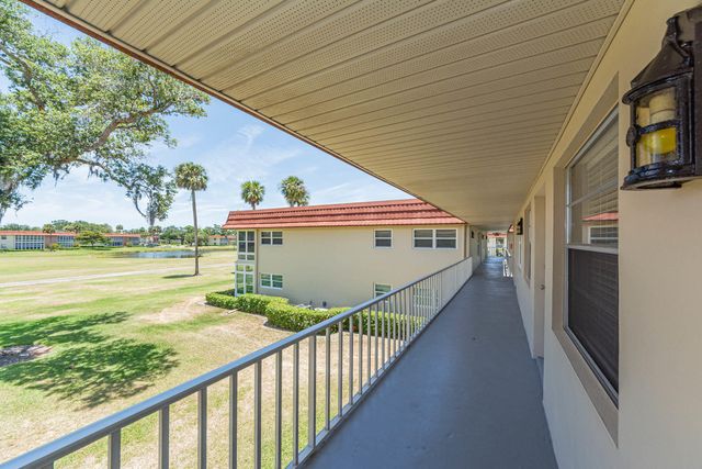 60 Woodland Drive 204, Vero Beach, FL 32962