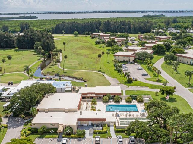 60 Woodland Drive 204, Vero Beach, FL 32962