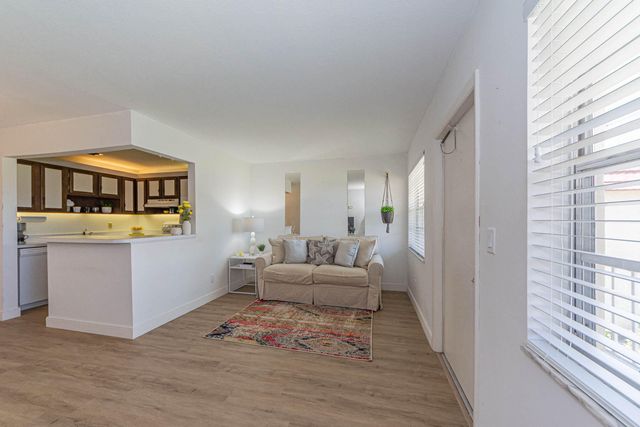 60 Woodland Drive 204, Vero Beach, FL 32962