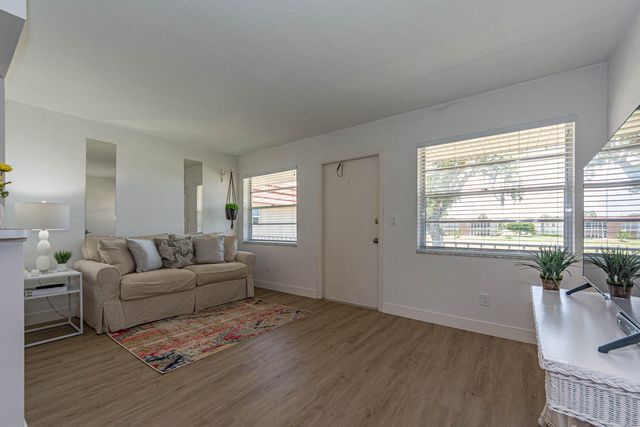 60 Woodland Drive 204, Vero Beach, FL 32962