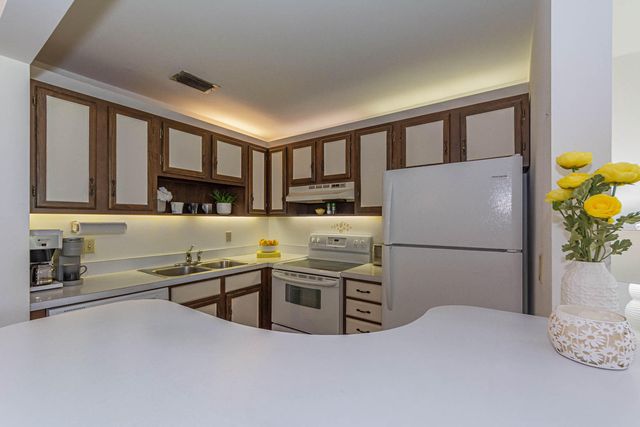 60 Woodland Drive 204, Vero Beach, FL 32962