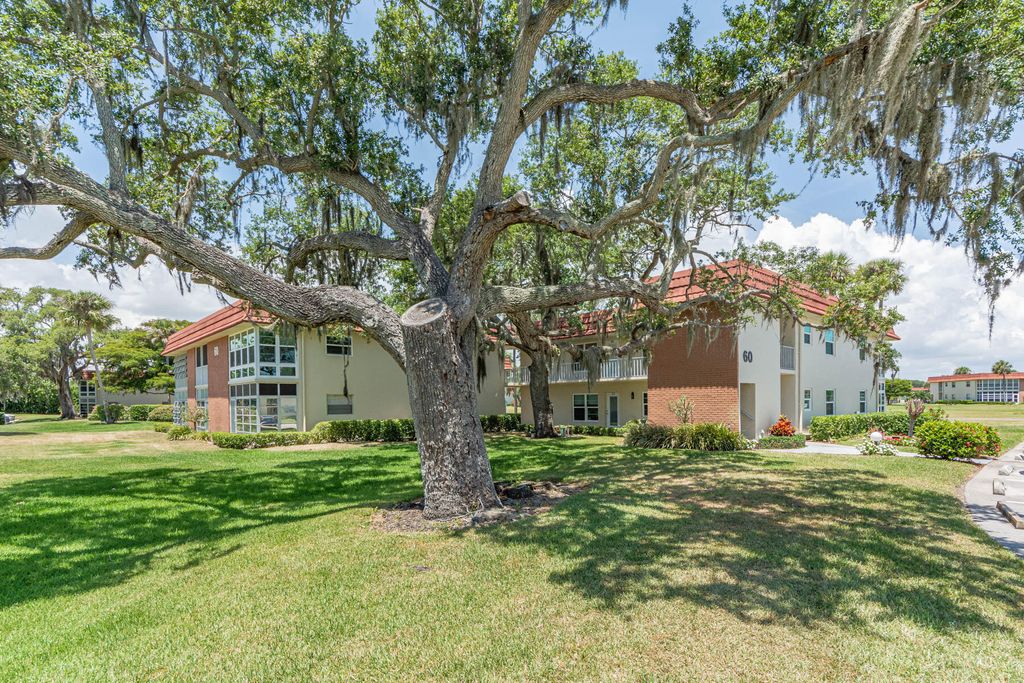 60 Woodland Drive 204, Vero Beach, FL 32962