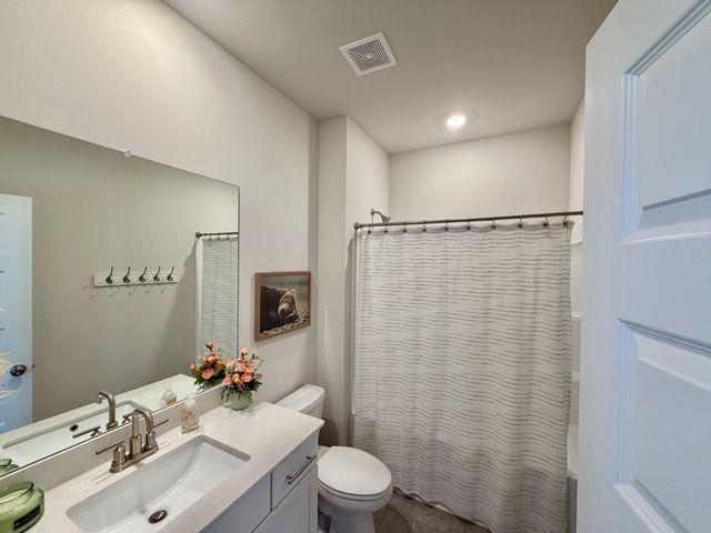 878 Nightingale Ave, Hendersonville, TN 37075