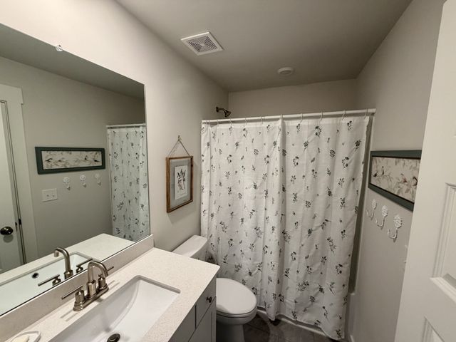 878 Nightingale Ave, Hendersonville, TN 37075