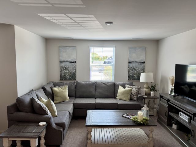 878 Nightingale Ave, Hendersonville, TN 37075
