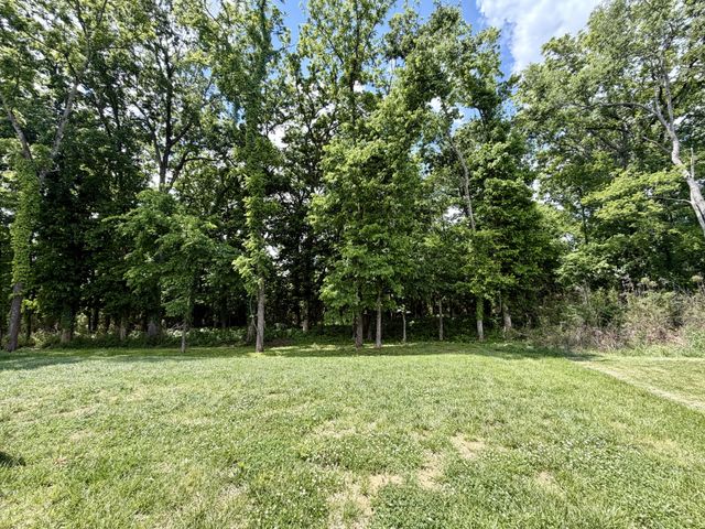 878 Nightingale Ave, Hendersonville, TN 37075