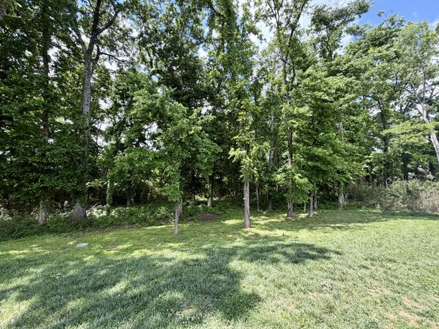 878 Nightingale Ave, Hendersonville, TN 37075