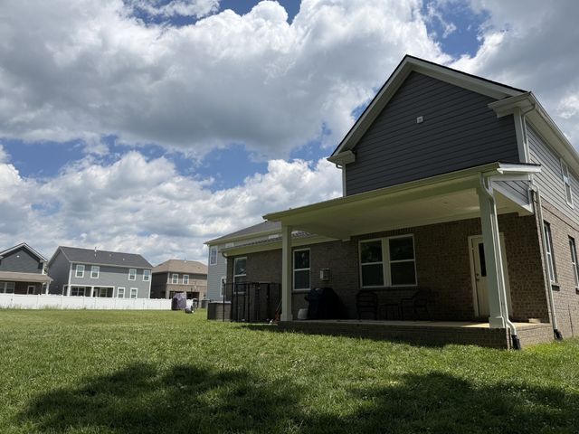 878 Nightingale Ave, Hendersonville, TN 37075