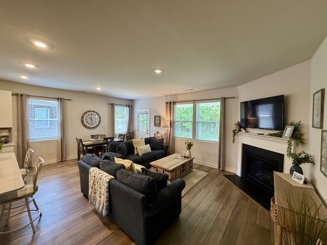 878 Nightingale Ave, Hendersonville, TN 37075