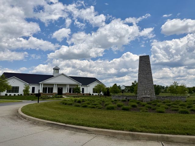 878 Nightingale Ave, Hendersonville, TN 37075