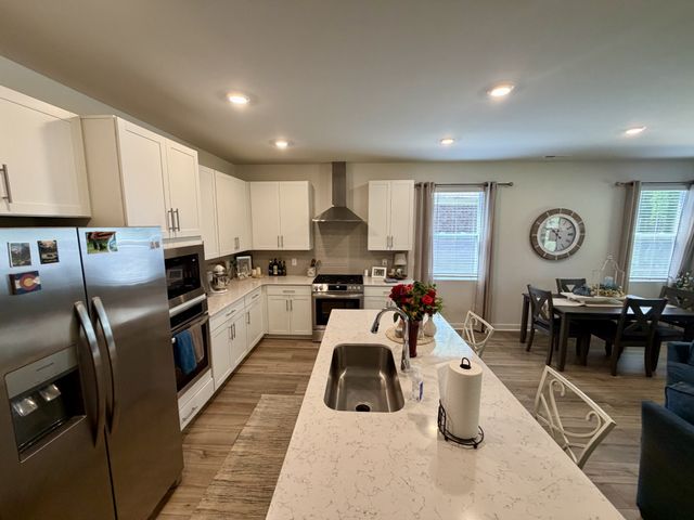 878 Nightingale Ave, Hendersonville, TN 37075