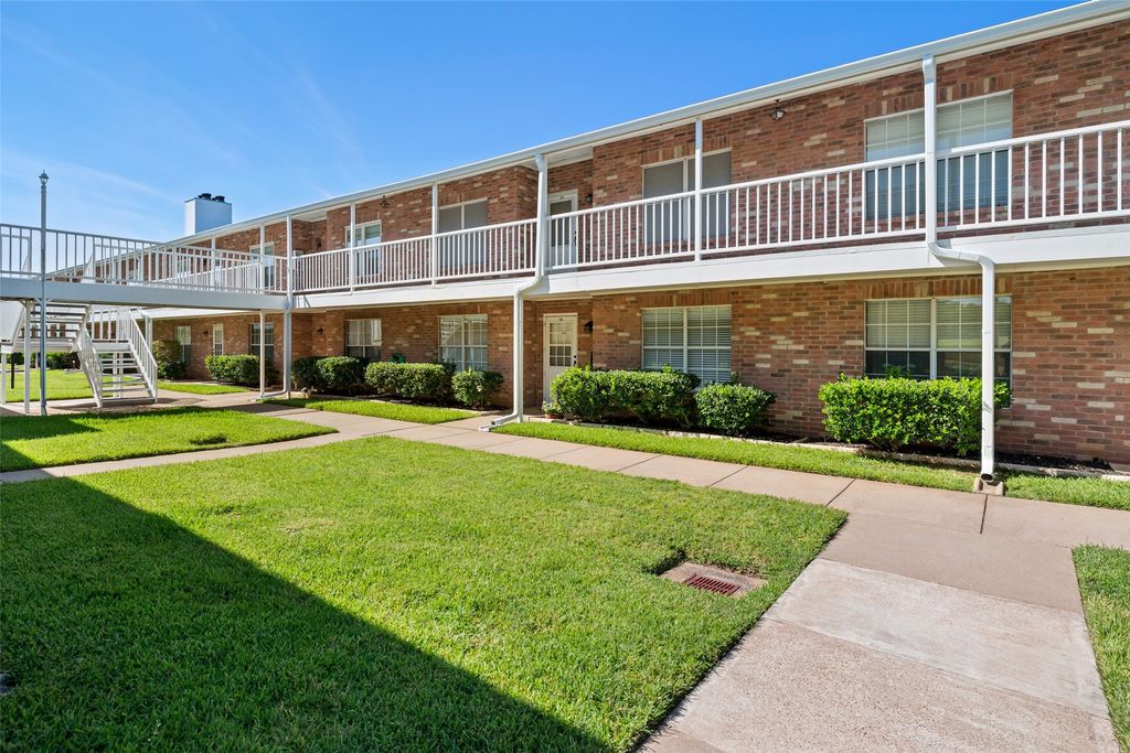 8511 Westover Court 226, Granbury, TX 76049