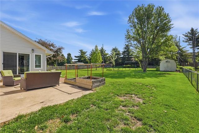 5645 Meadow View Drive, Shawnee, KS 66226